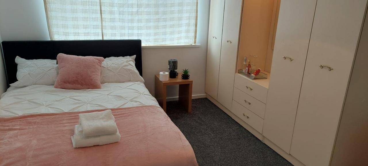 Lizras Bed and Breakfast Farnworth Esterno foto